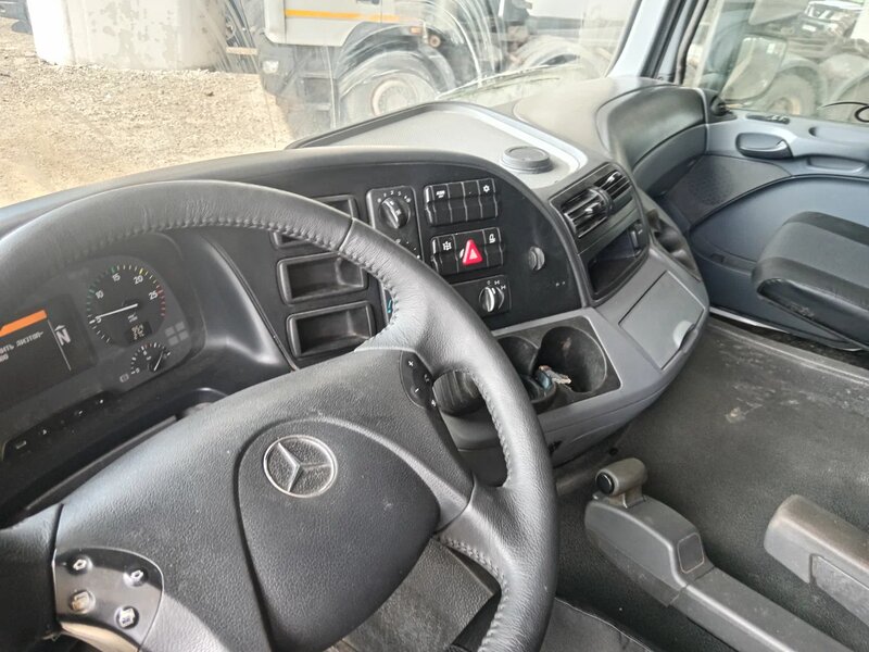 Mercedes-Benz Actros 6x4 Седельный тягач — фото 12