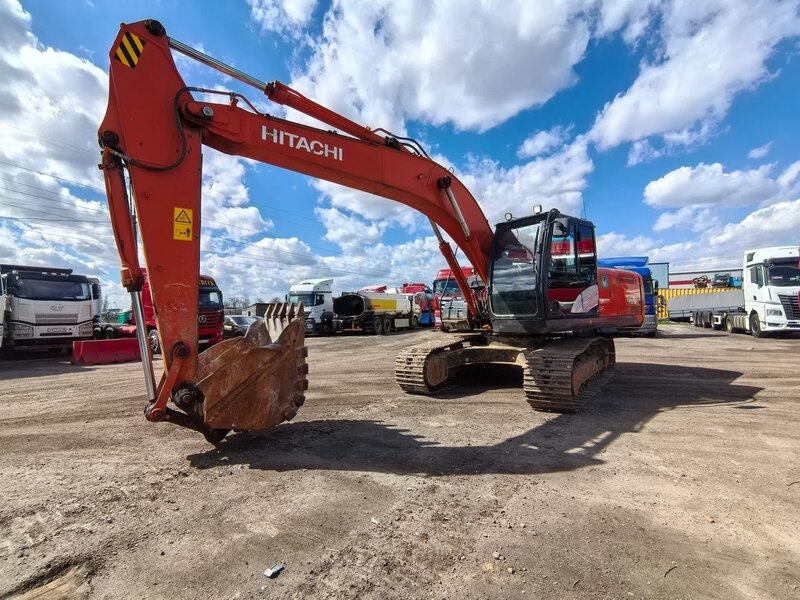 HITACHI ZX200 Экскаватор — фото 1