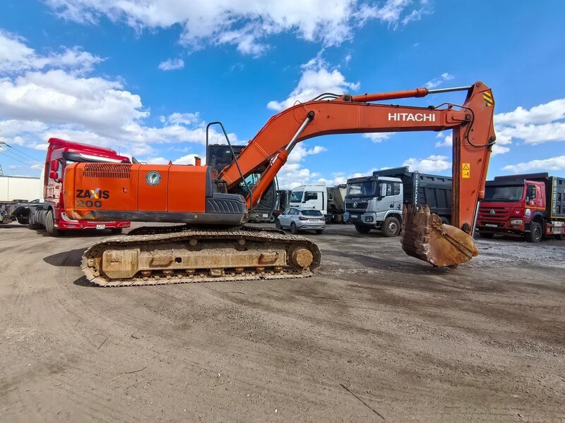HITACHI ZX200 Экскаватор — фото 3