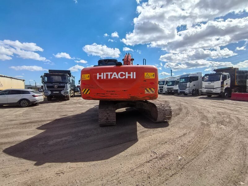 HITACHI ZX200 Экскаватор — фото 6