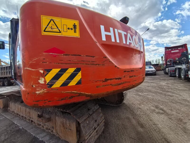 HITACHI ZX200 Экскаватор — фото 10