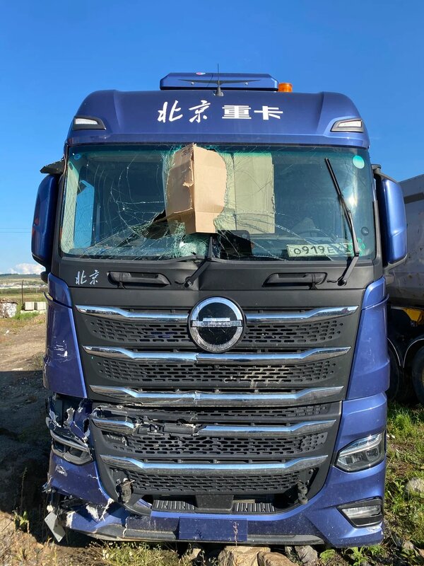 BEIJING BJ 6x4 Седельный тягач — фото 1