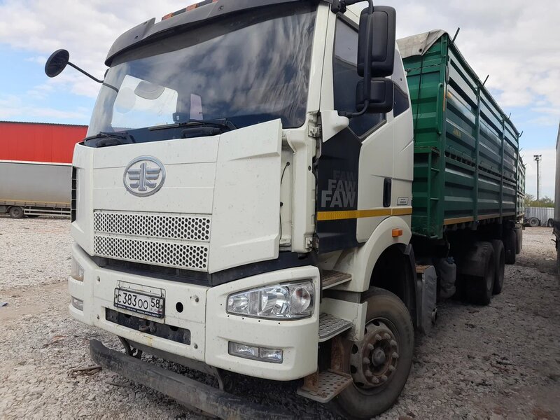 Автомастер 5589 на шасси FAW CA 3250 6x4 Зерновоз — фото 3