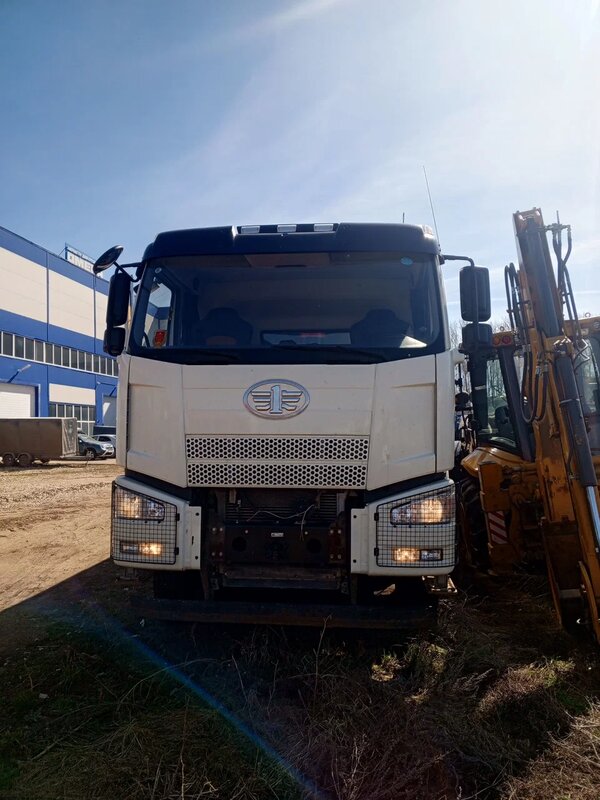 FAW CA 3310 8x4 Самосвал — фото 1
