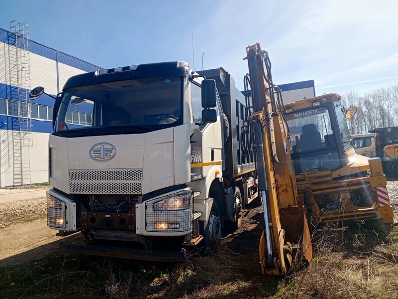 FAW CA 3310 8x4 Самосвал — фото 3