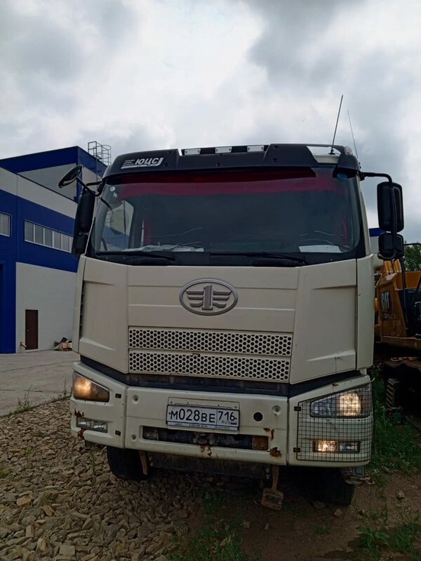 FAW CA 3310 8x4 Самосвал — фото 1