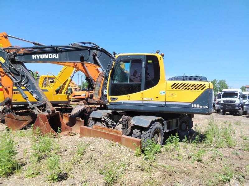 Hyundai R180 Экскаватор колесный — фото 2