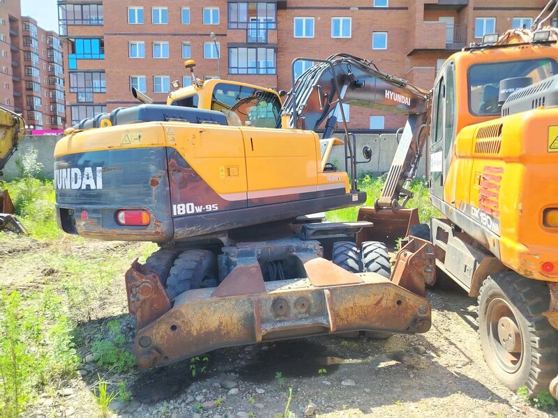 Hyundai R180 Экскаватор колесный — фото 3