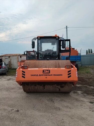 Завод дорожных машин DM Каток