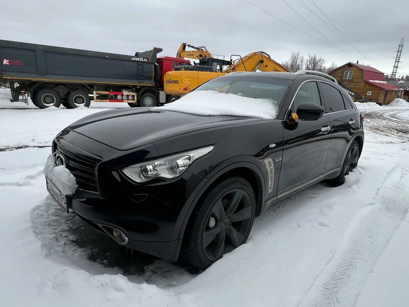 Infiniti QX70 — фото 1