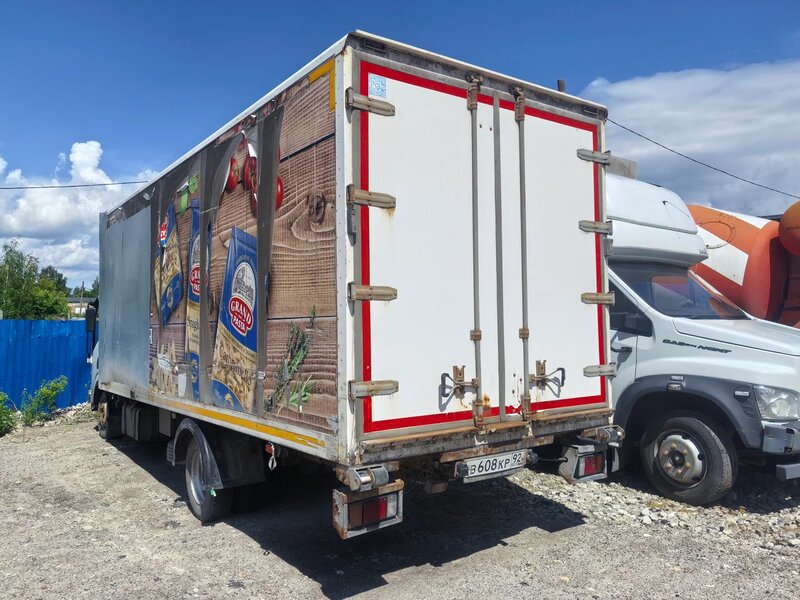 Isuzu ELF 9.5 (NQR) Изотермический/рефрижератор с гидробортом — фото 3