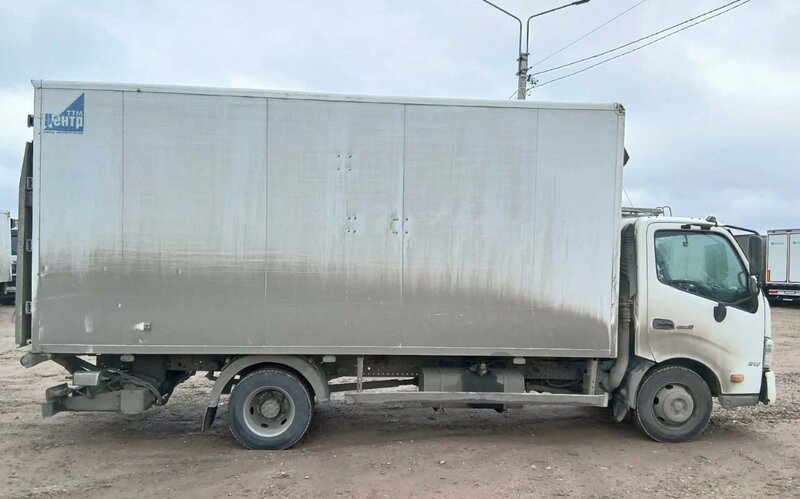 Центртранстехмаш АФ-4771 на шасси HINO 300 4x2 изотермический/рефрижератор с гидробортом (кат. C) — фото 2