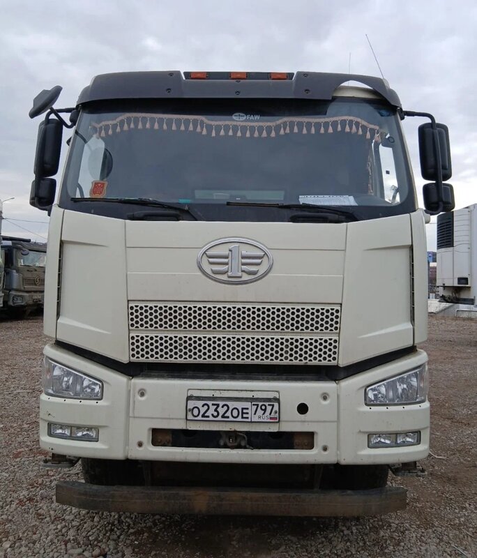 Автомастер 5589 на шасси FAW CA 3250 6x4 Зерновоз — фото 1