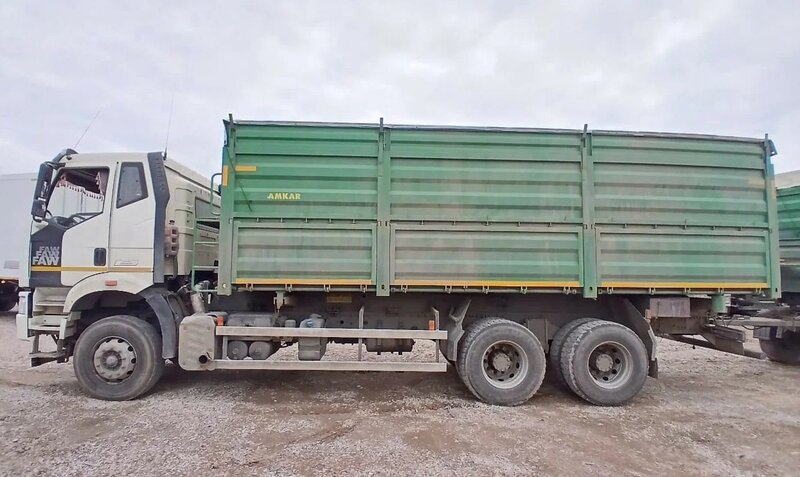 Автомастер 5589 на шасси FAW CA 3250 6x4 Зерновоз — фото 3