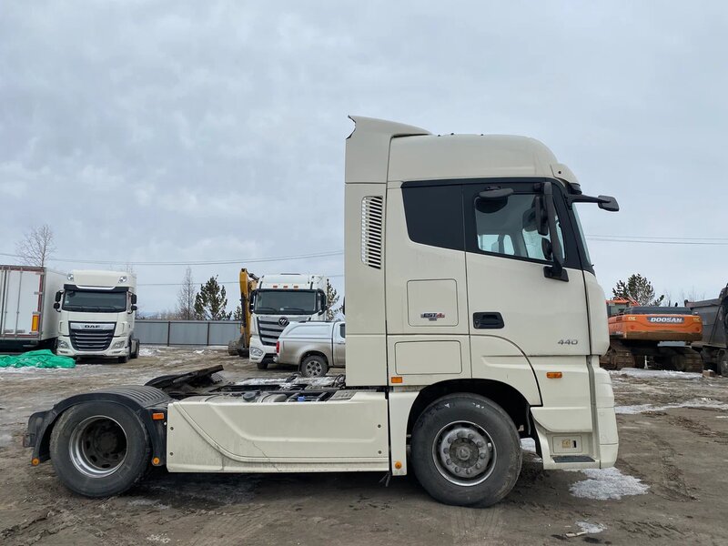 Foton AUMAN 4x2 Седельный тягач — фото 3