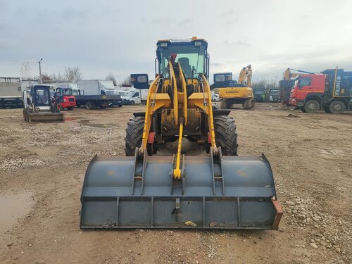 Bull SL300 Фронтальный погрузчик