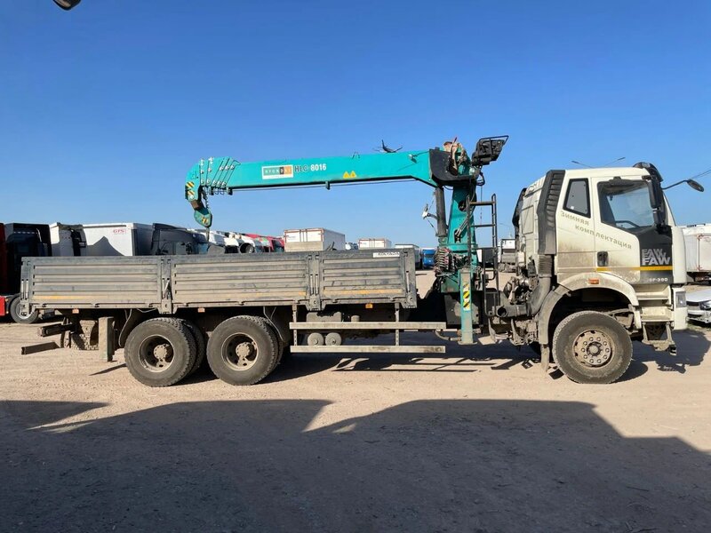 FAW J6 6x4 Бортовой с КМУ — фото 2