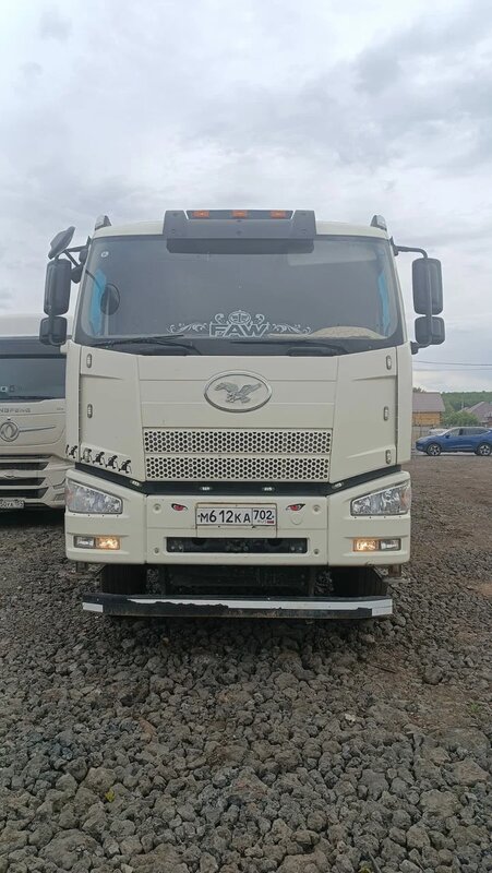 FAW J6 6x4 Зерновоз — фото 1