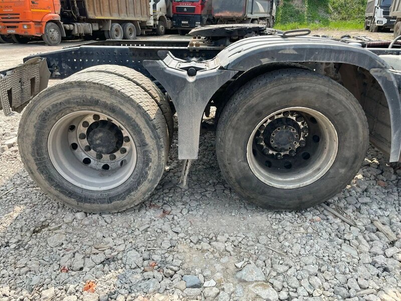 BEIJING BJ 6x4 Седельный тягач — фото 6