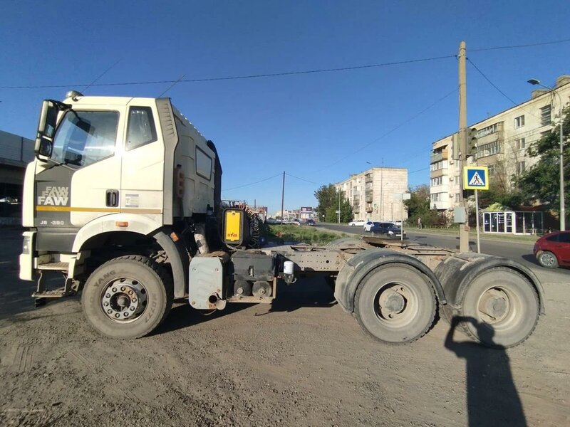 FAW J6 6x4 Седельный тягач — фото 4