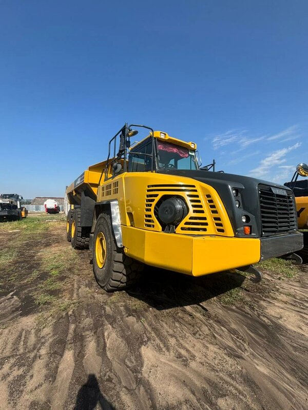 KOMATSU HM400 Шарнирно-сочленённый самосвал — фото 2