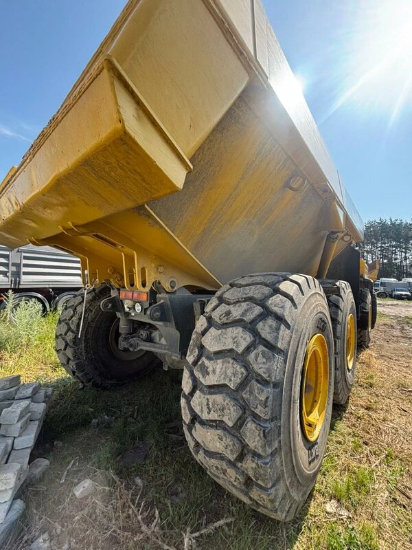 KOMATSU HM400 Шарнирно-сочленённый самосвал — фото 4