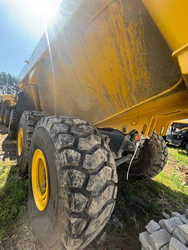 KOMATSU HM400 Шарнирно-сочленённый самосвал — фото 5