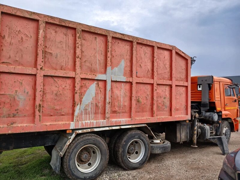 АВТОРОСТ 3369 на шасси КамАЗ 65115 6x4 Ломовоз с КМУ — фото 6