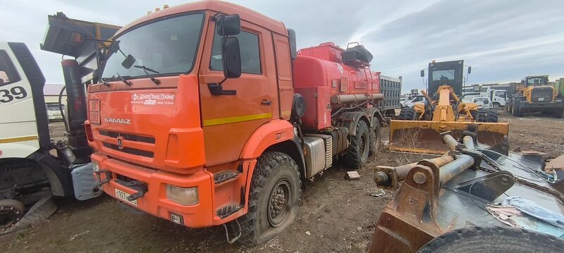 УралСпецТранс 5453 на шасси КамАЗ 43118 6x6 Автотопливозаправщик — фото 3