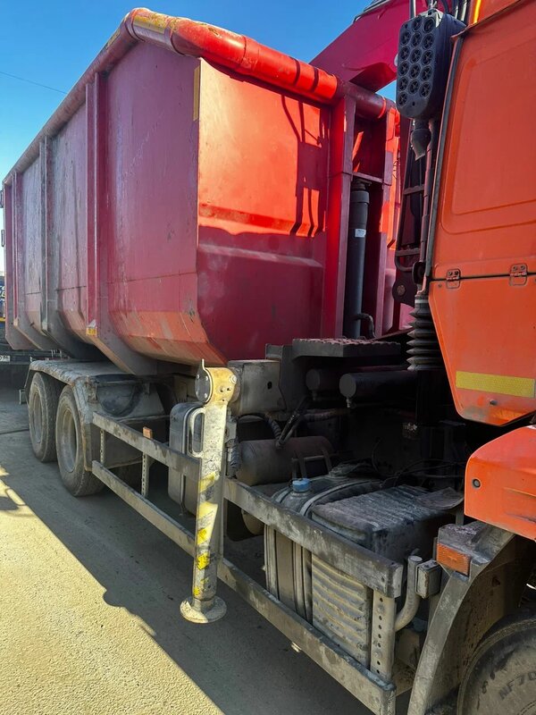 Кран центр "КАМАЗ" 6590 на шасси КамАЗ 65115 6x4 Ломовоз с КМУ — фото 1