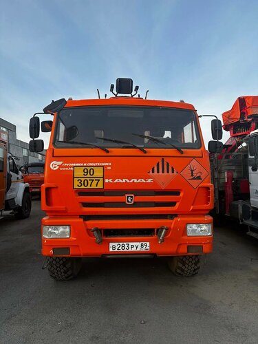 Исмиль 7808 на шасси КамАЗ 43118 6x6 Ломовоз с КМУ