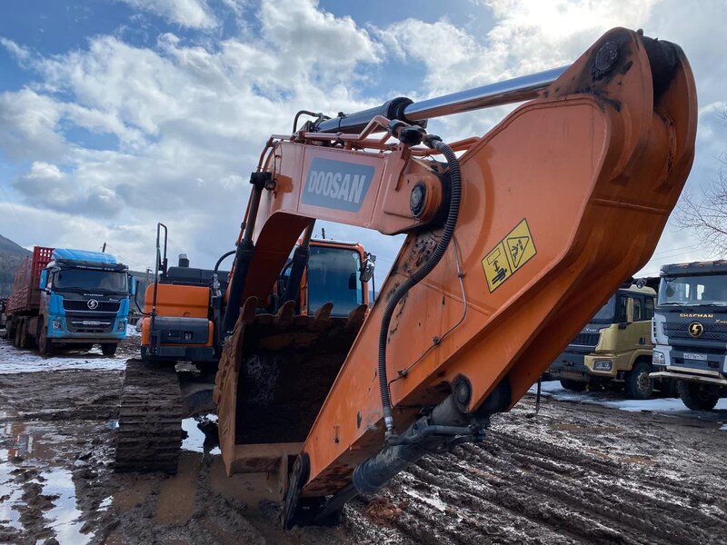 Doosan DX 300 Экскаватор — фото 1