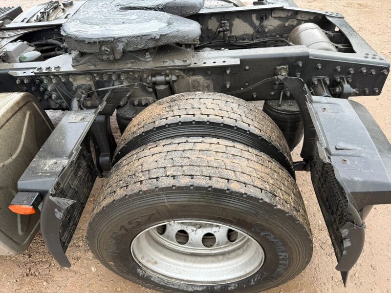 DongFeng GX 4x2 Седельный тягач — фото 8