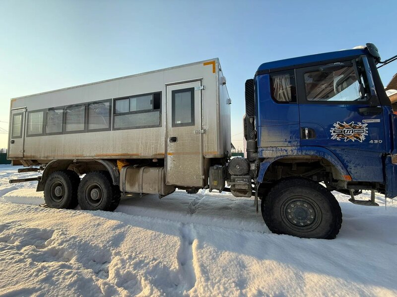 Shacman (Shaanxi) SX 6x6 Вахтовый автобус — фото 2