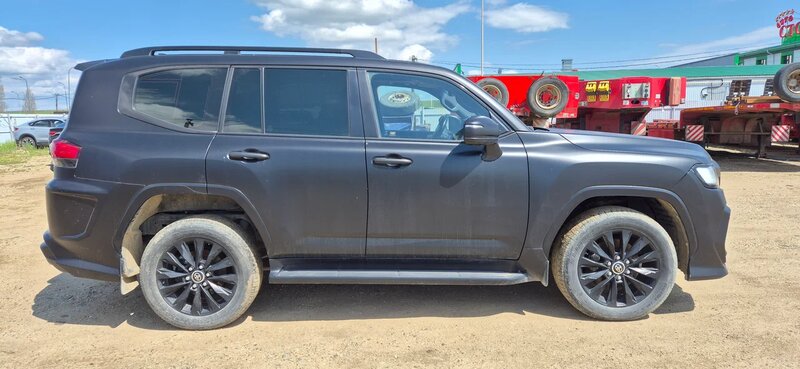 Toyota LAND CRUISER 300 — фото 4