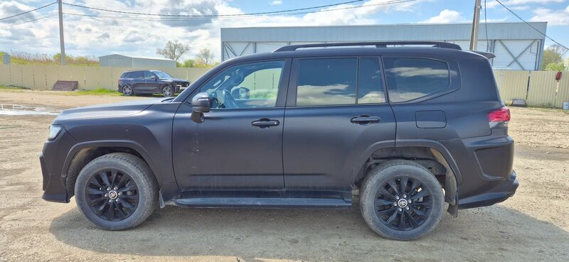 Toyota LAND CRUISER 300 — фото 5
