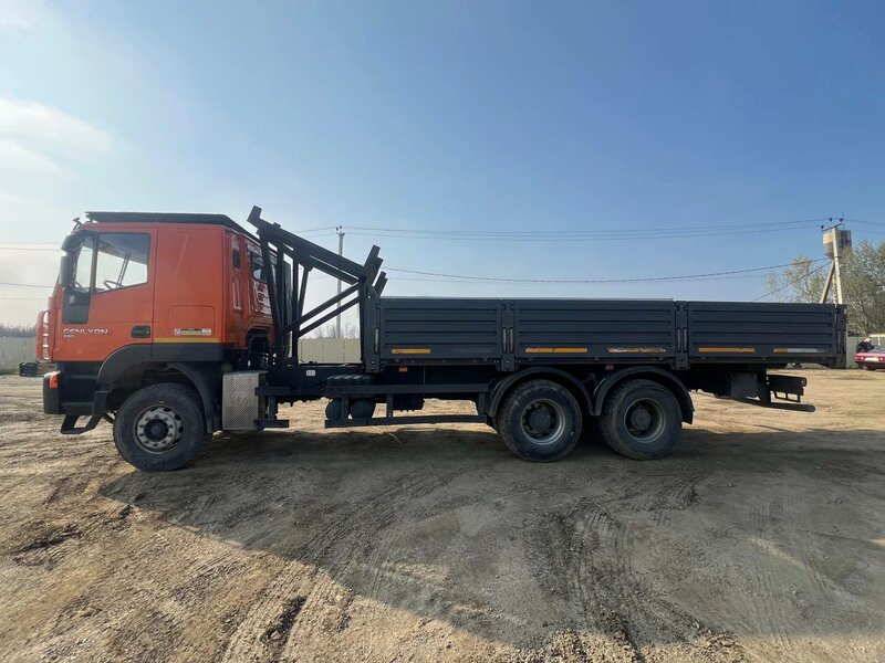 КАРВИНГ 3370 на шасси HONGYAN CQ3346 6x4 Бортовой с КМУ — фото 2