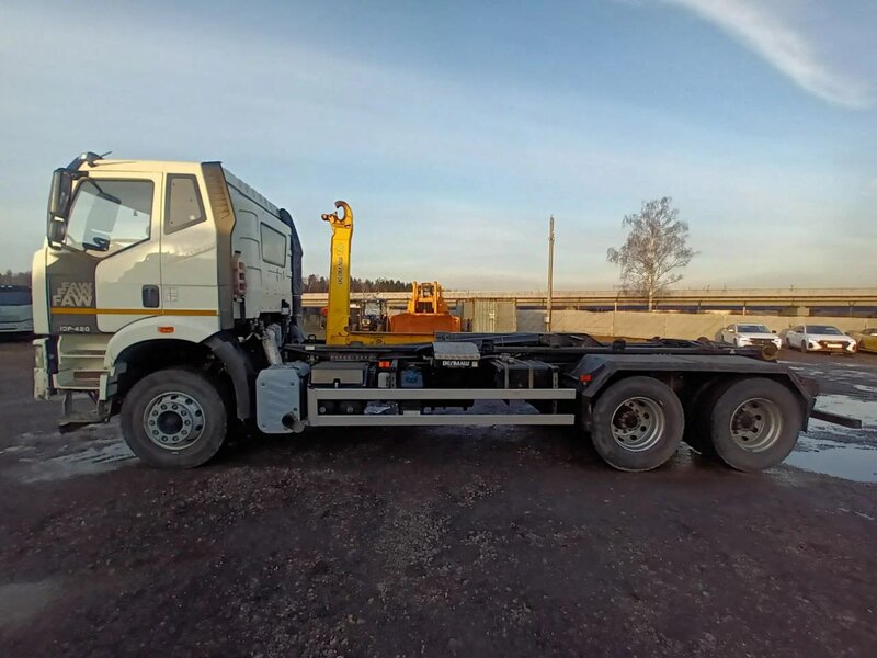 FAW J6 6x4 Мультилифт — фото 2