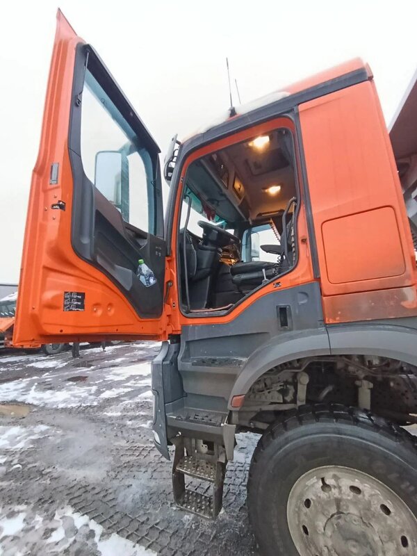 Mercedes-Benz Arocs 8x8 Самосвал — фото 9