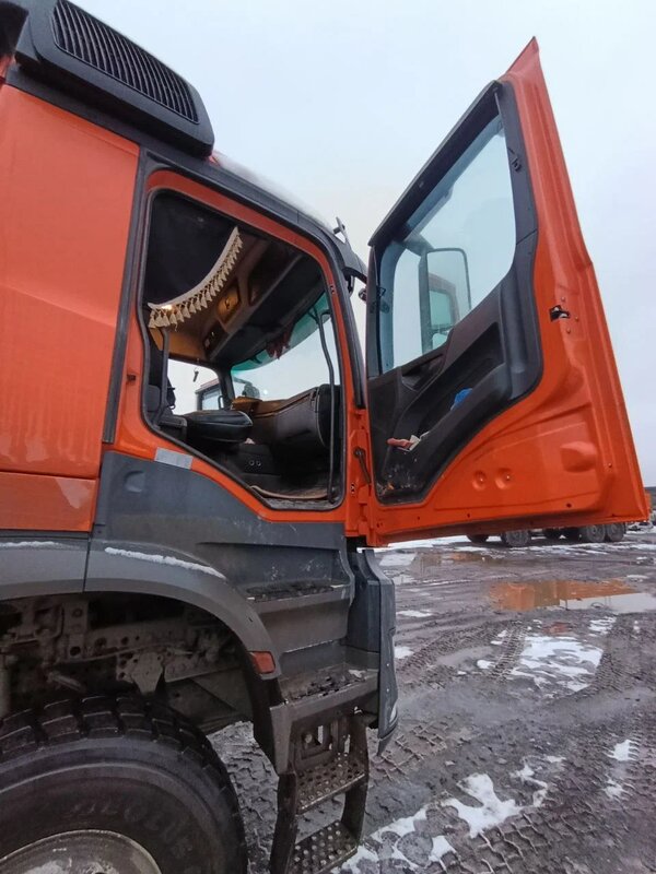 Mercedes-Benz Arocs 8x8 Самосвал — фото 10