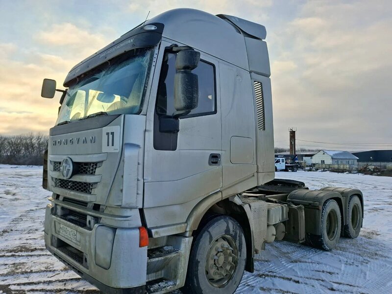 HONGYAN CQ 6x4 Седельный тягач — фото 3