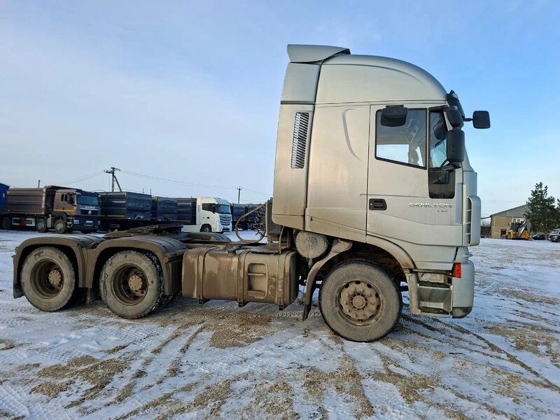 HONGYAN CQ 6x4 Седельный тягач — фото 5