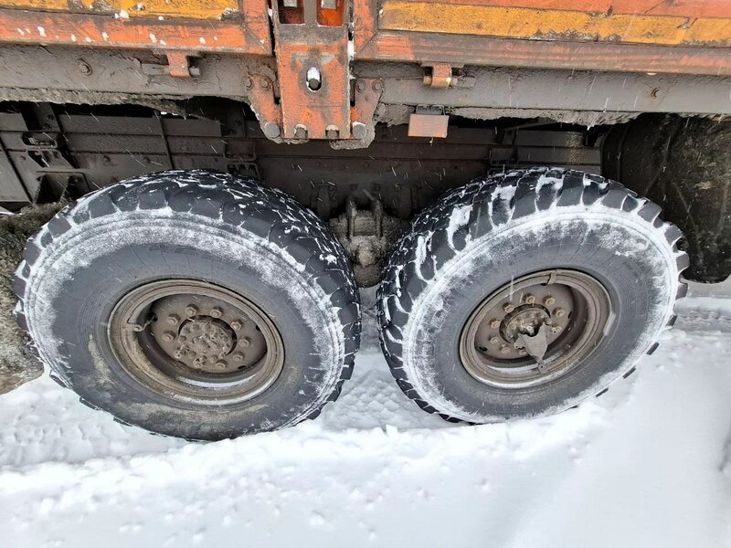 Строительные подъемные машины (СПМ) 732407 на шасси КамАЗ 43118 6x6 Бортовой с КМУ — фото 8
