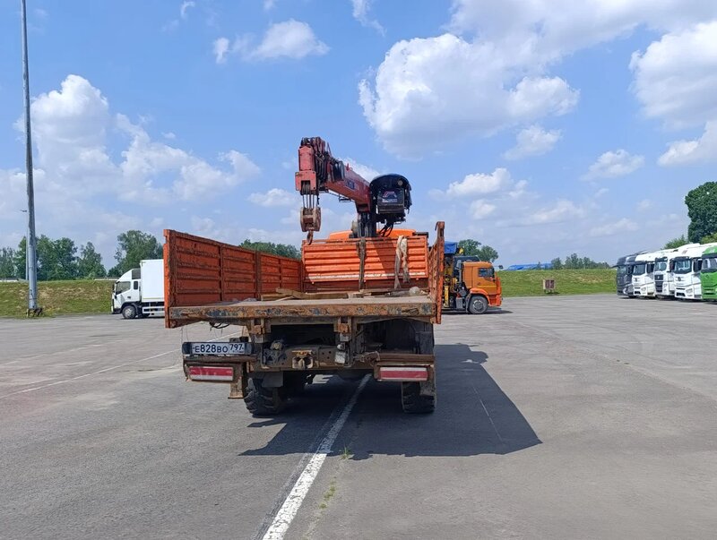 Строительные подъемные машины (СПМ) 732407 на шасси КамАЗ 43118 6x6 Бортовой с КМУ — фото 6
