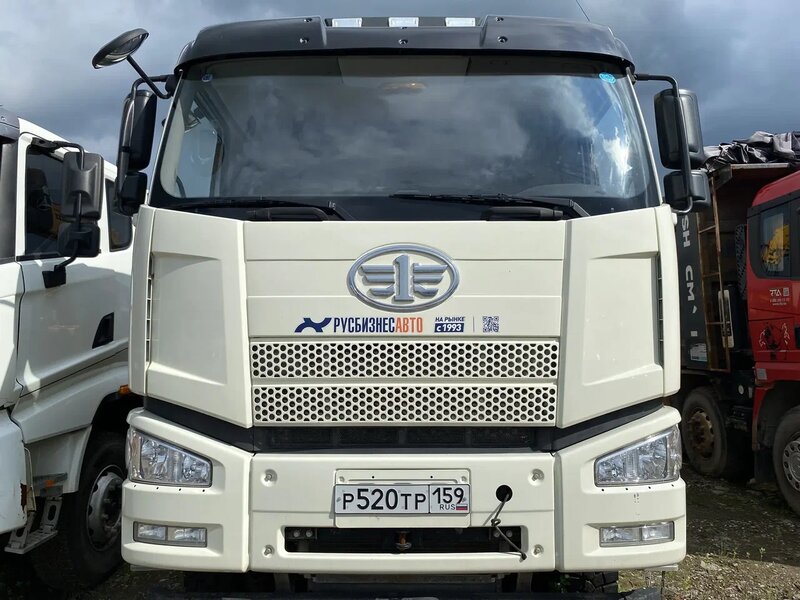 FAW J6 6x6 Бортовой с КМУ — фото 1