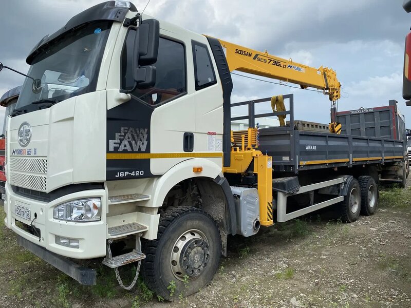 FAW J6 6x6 Бортовой с КМУ — фото 3