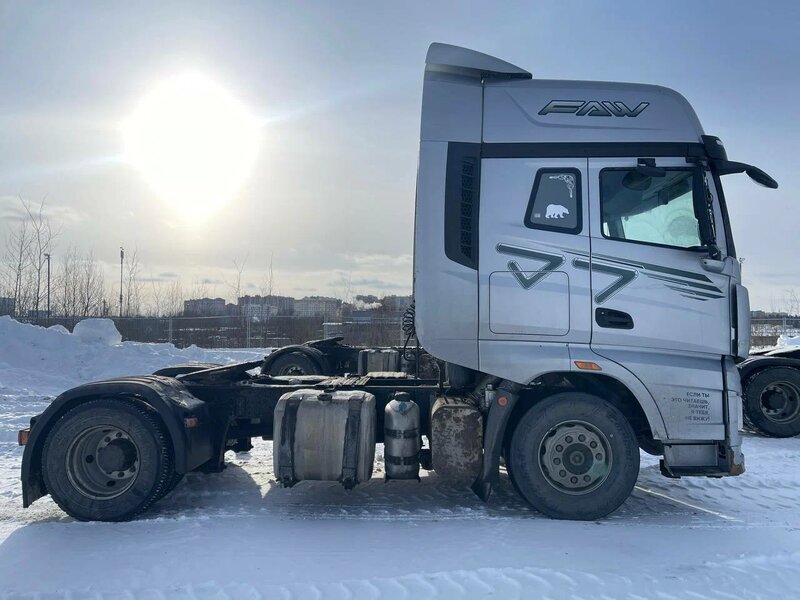 FAW J7 4x2 Седельный тягач — фото 3