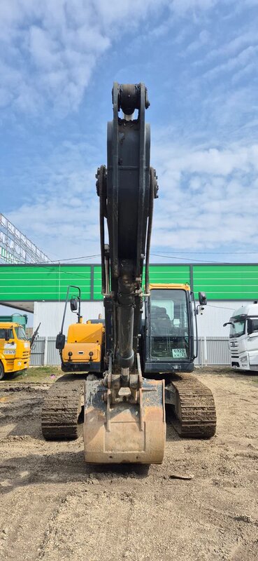 Hyundai R225 Экскаватор — фото 1