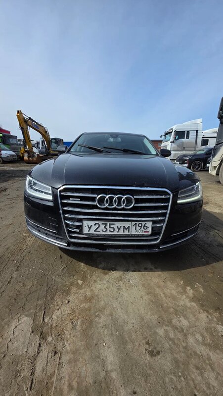 Audi A8L — фото 1