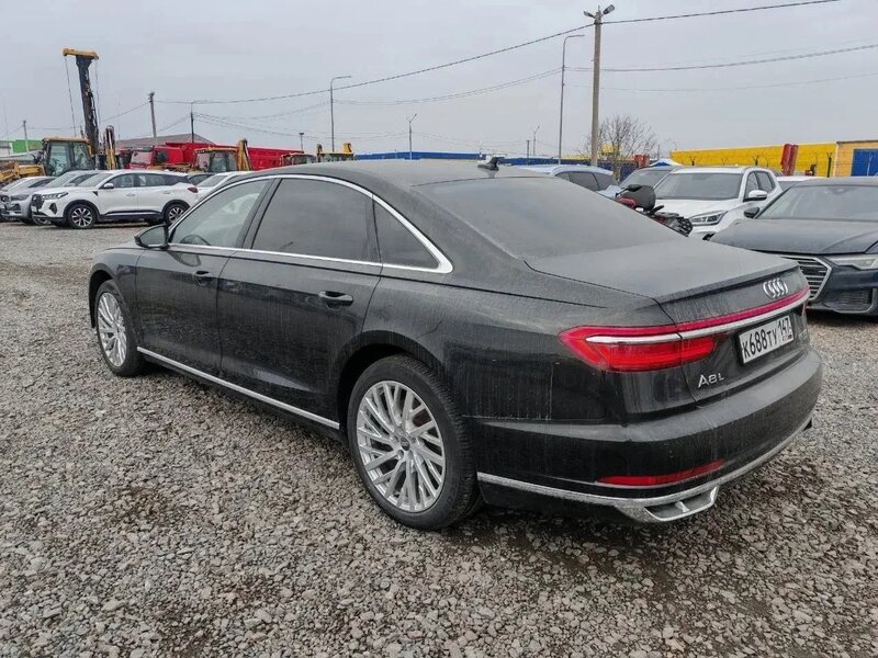 Audi A8L — фото 5